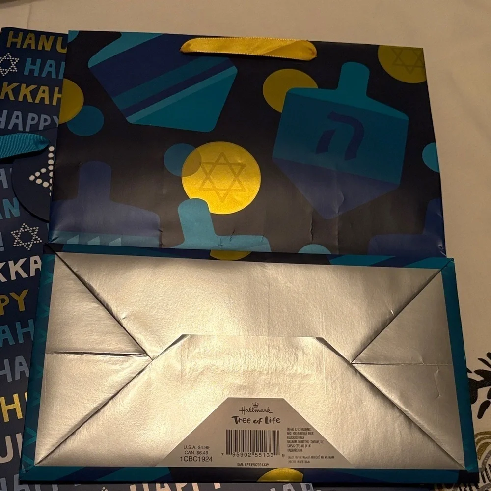 Hallmark Tree of Life Hanukkah Bulk Gift Bags Bundle (Pack of 10)